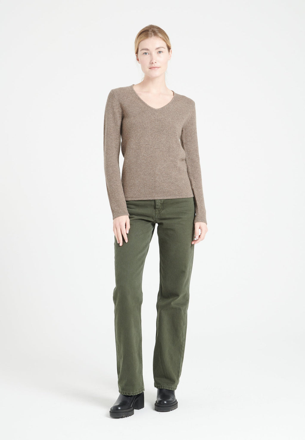 LILLY 20 4-thread cashmere V-neck sweater in taupe