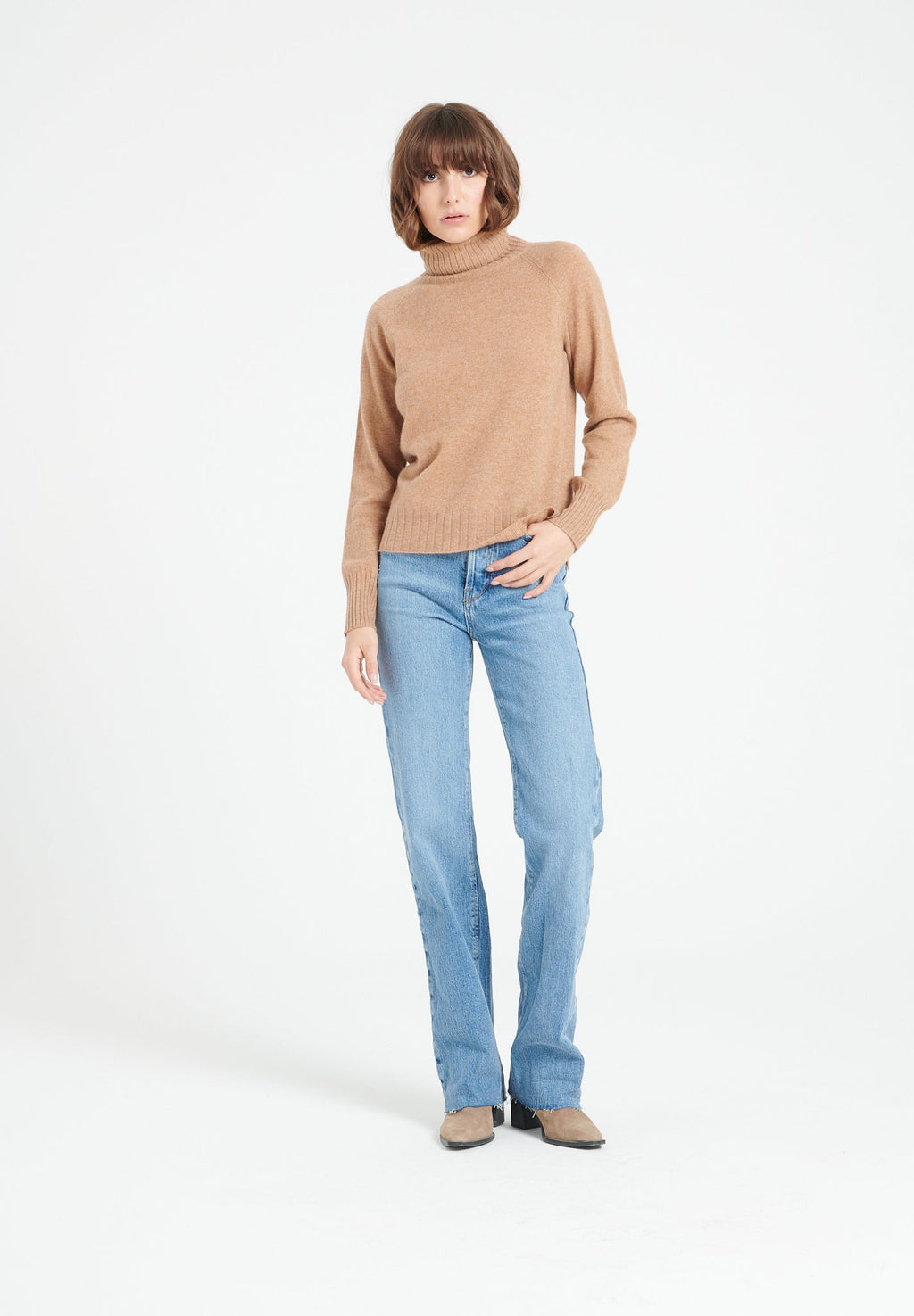 LILLY 22 Cashmere turtleneck sweater with camel raglan sleeves