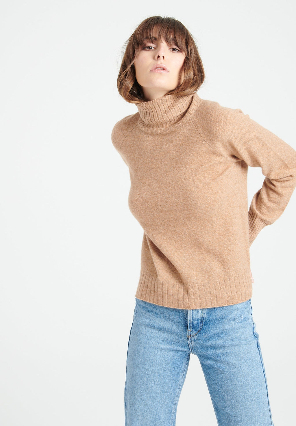 LILLY 22 Cashmere turtleneck sweater with camel raglan sleeves