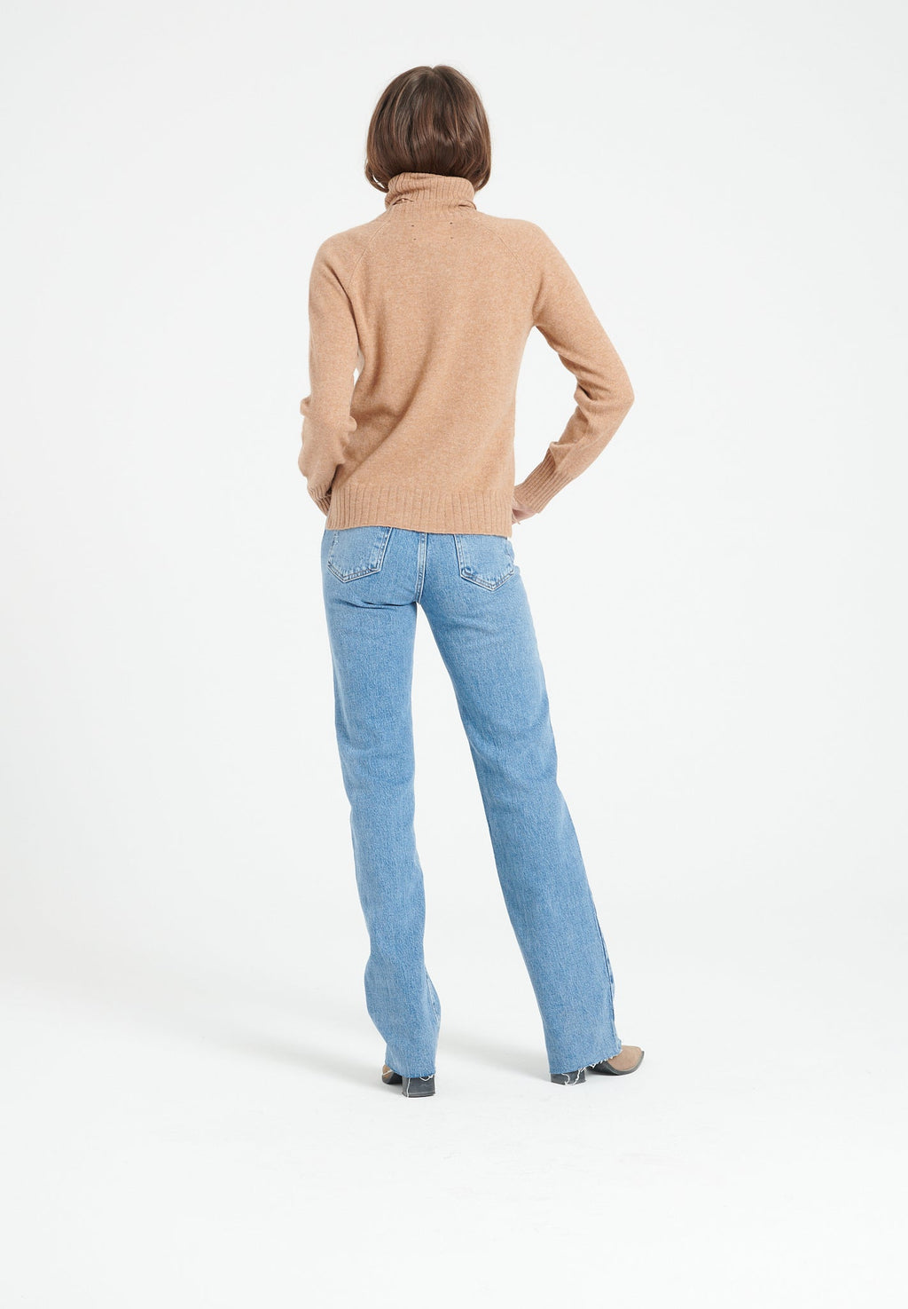 LILLY 22 Cashmere turtleneck sweater with camel raglan sleeves