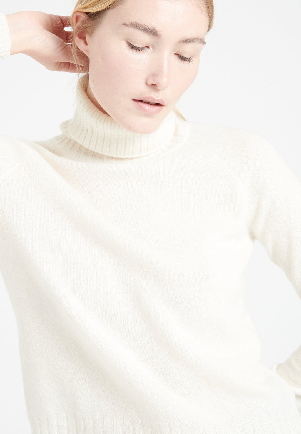 LILLY 22 Cashmere turtleneck sweater with raglan sleeves off-white