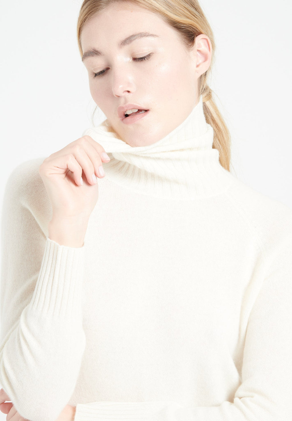 LILLY 22 Cashmere turtleneck sweater with raglan sleeves off-white