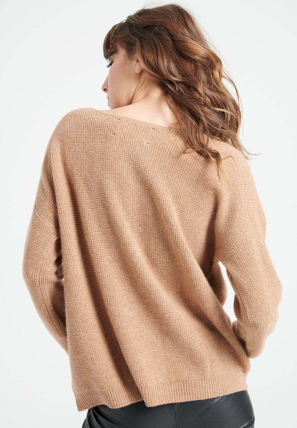 LILLY 25 Round-neck cashmere sweater camel