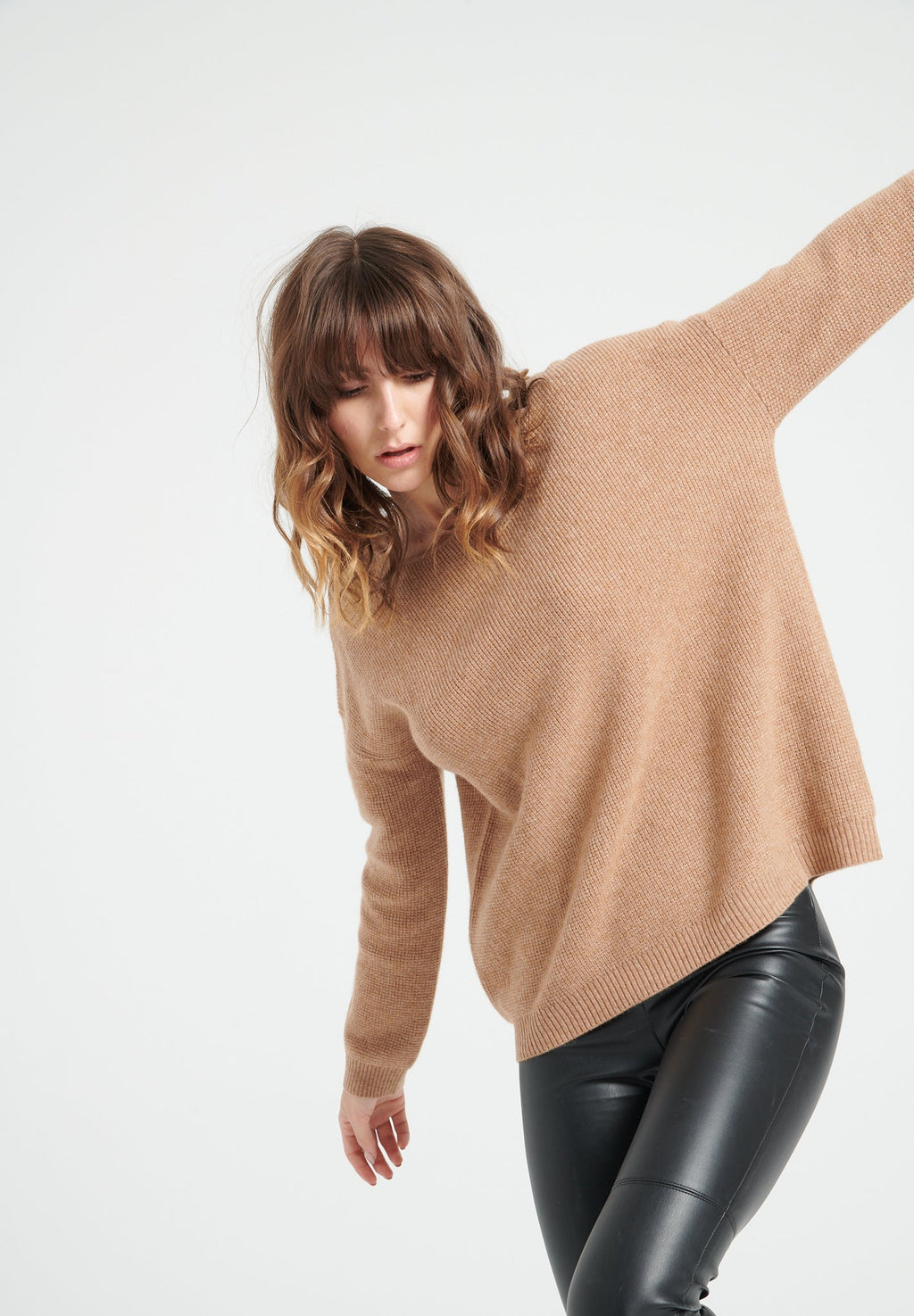 LILLY 25 Round-neck cashmere sweater camel