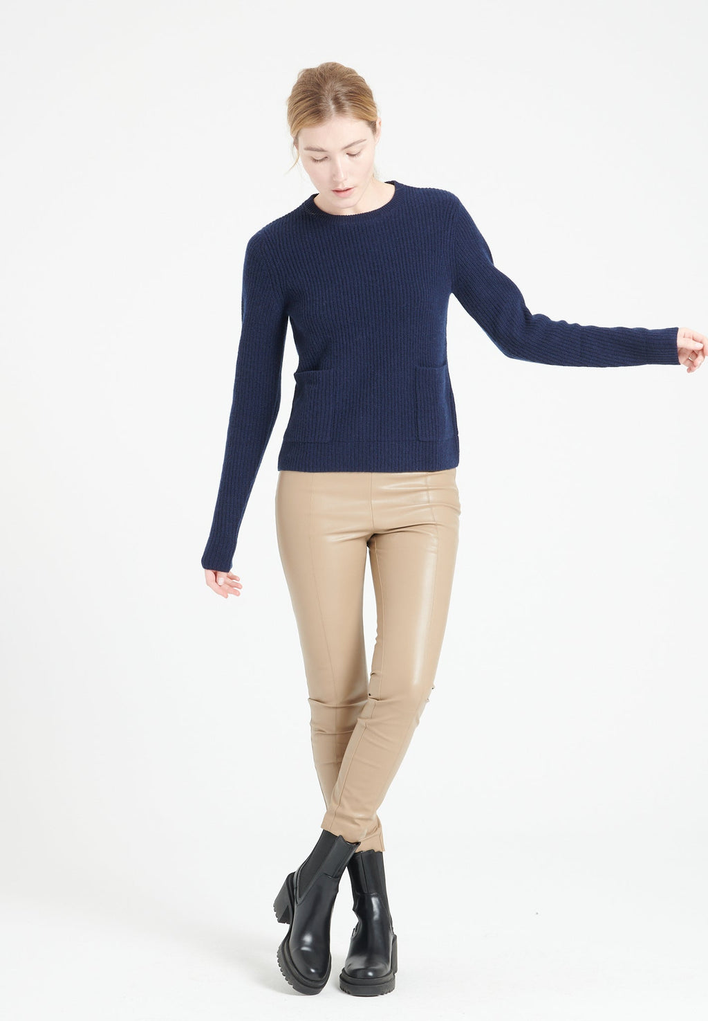 LILLY 32 Round-neck cashmere sweater in navy blue 4-thread count English ribbing