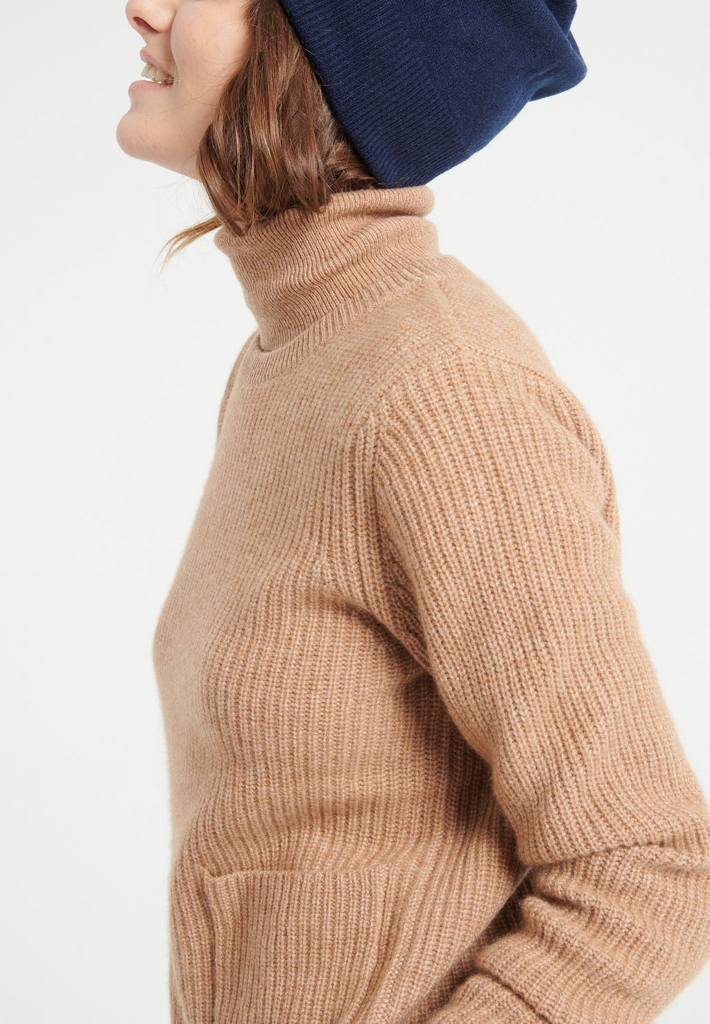 LILLY 32 Round-neck cashmere sweater in camel 4-thread cashmere ribbing