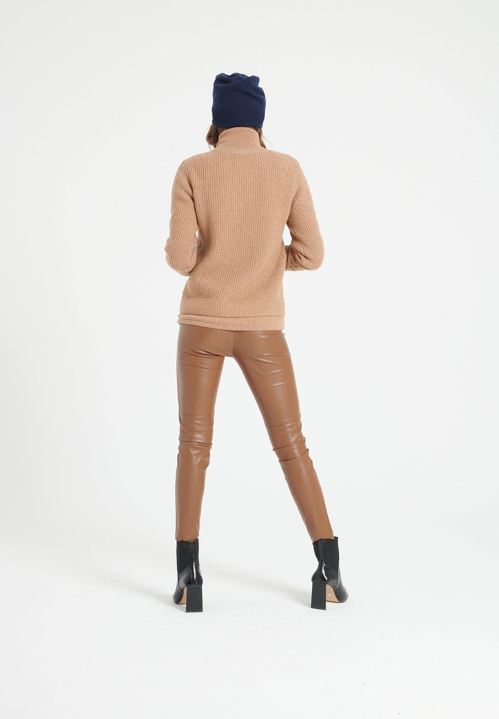 LILLY 32 Round-neck cashmere sweater in camel 4-thread cashmere ribbing