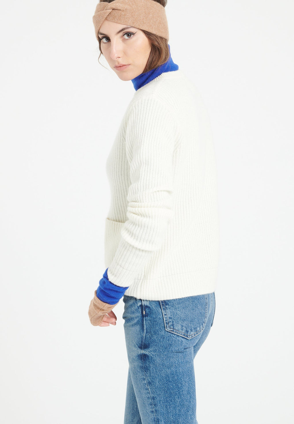 LILLY 32 Round-neck cashmere sweater in off-white English ribbing