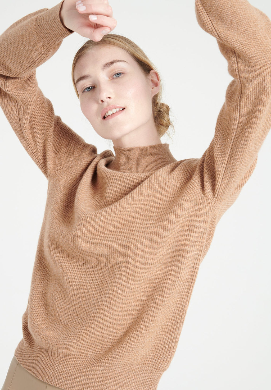 MIA 1 Camel cashmere rib knit stand-up collar sweater