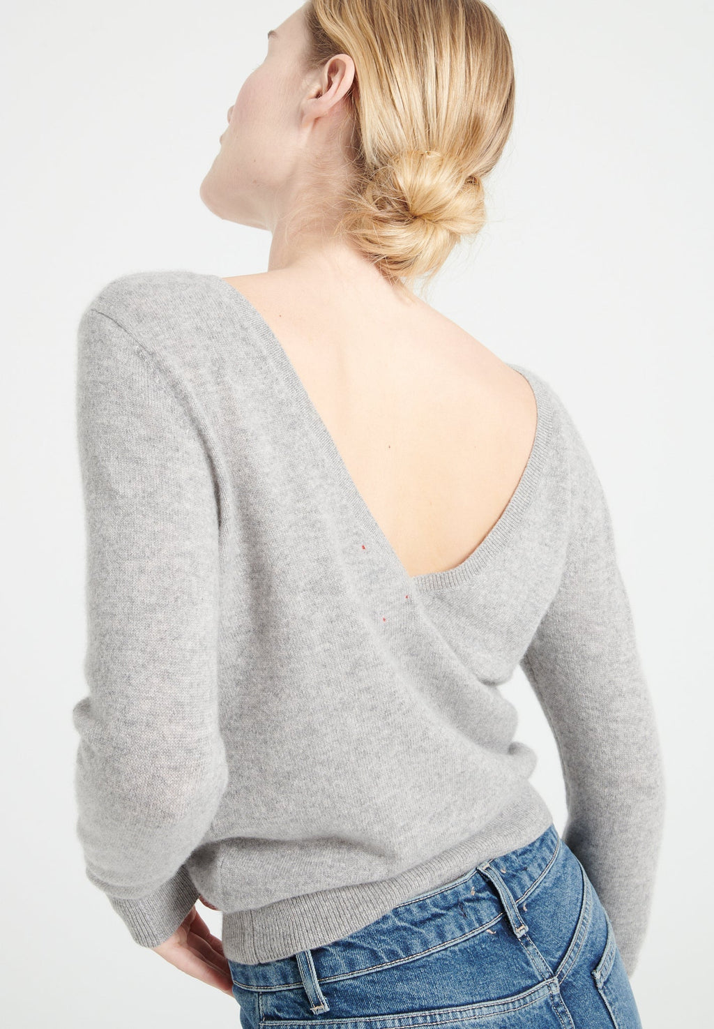 MIA 7 Light grey cashmere V-neck sweater