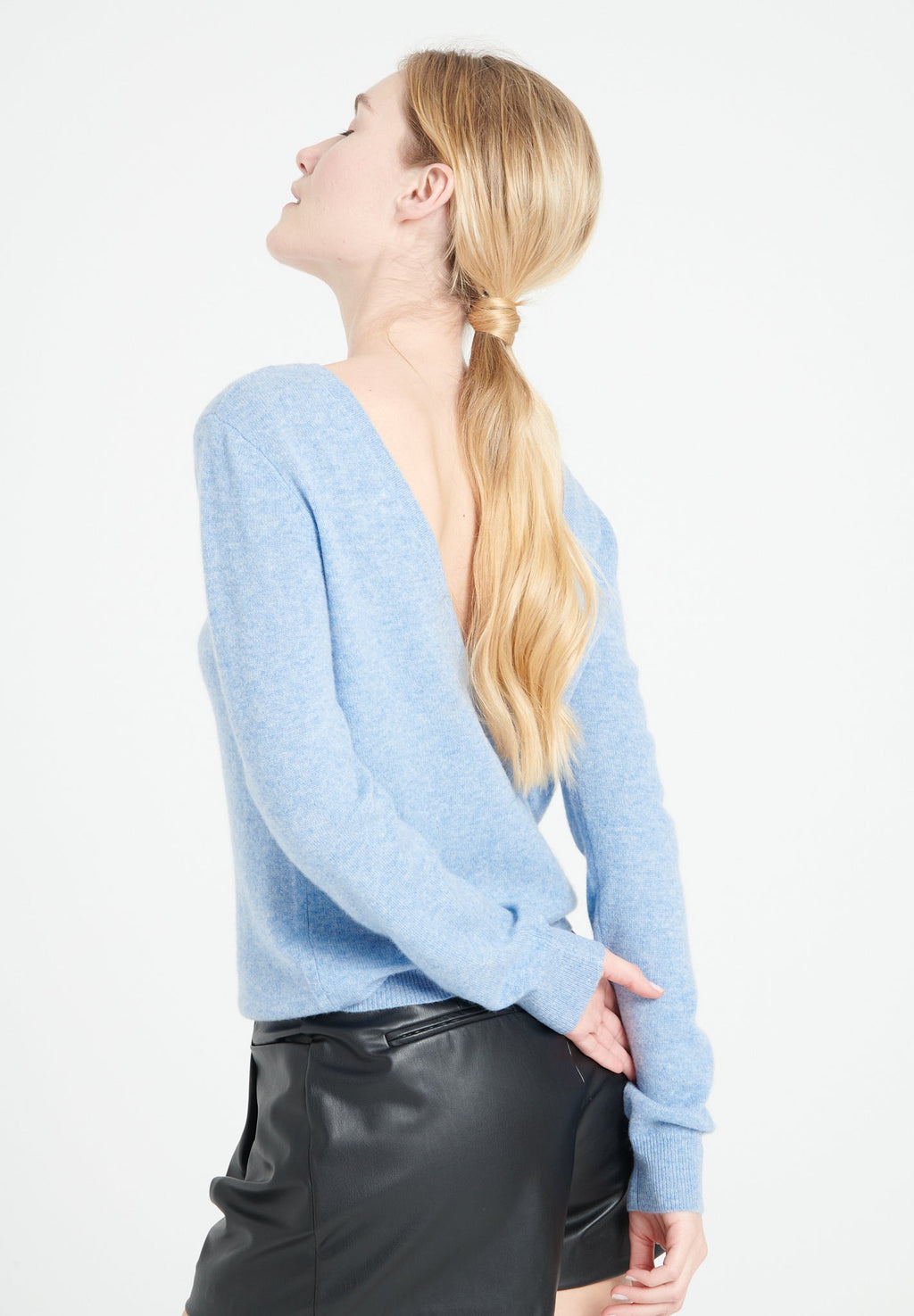 MIA 7 Light blue cashmere V-neck sweater