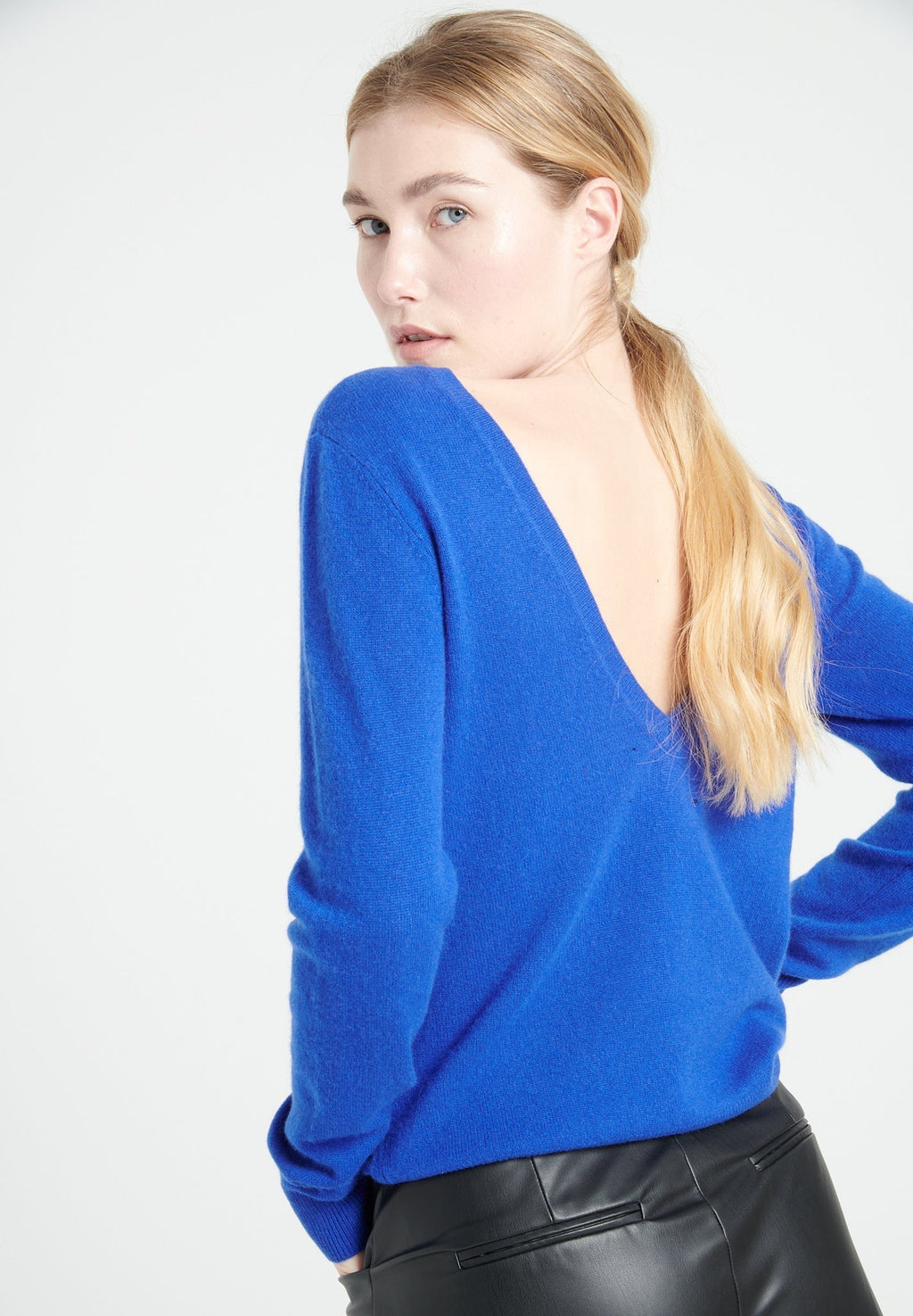 MIA 7 Royal blue cashmere V-neck sweater