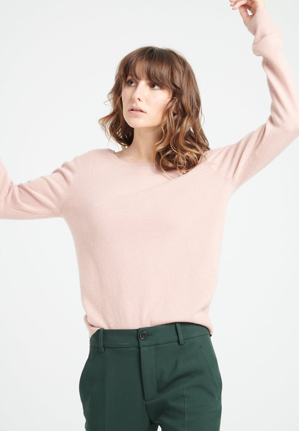 MIA 7 V-back sweater in powder pink cashmere