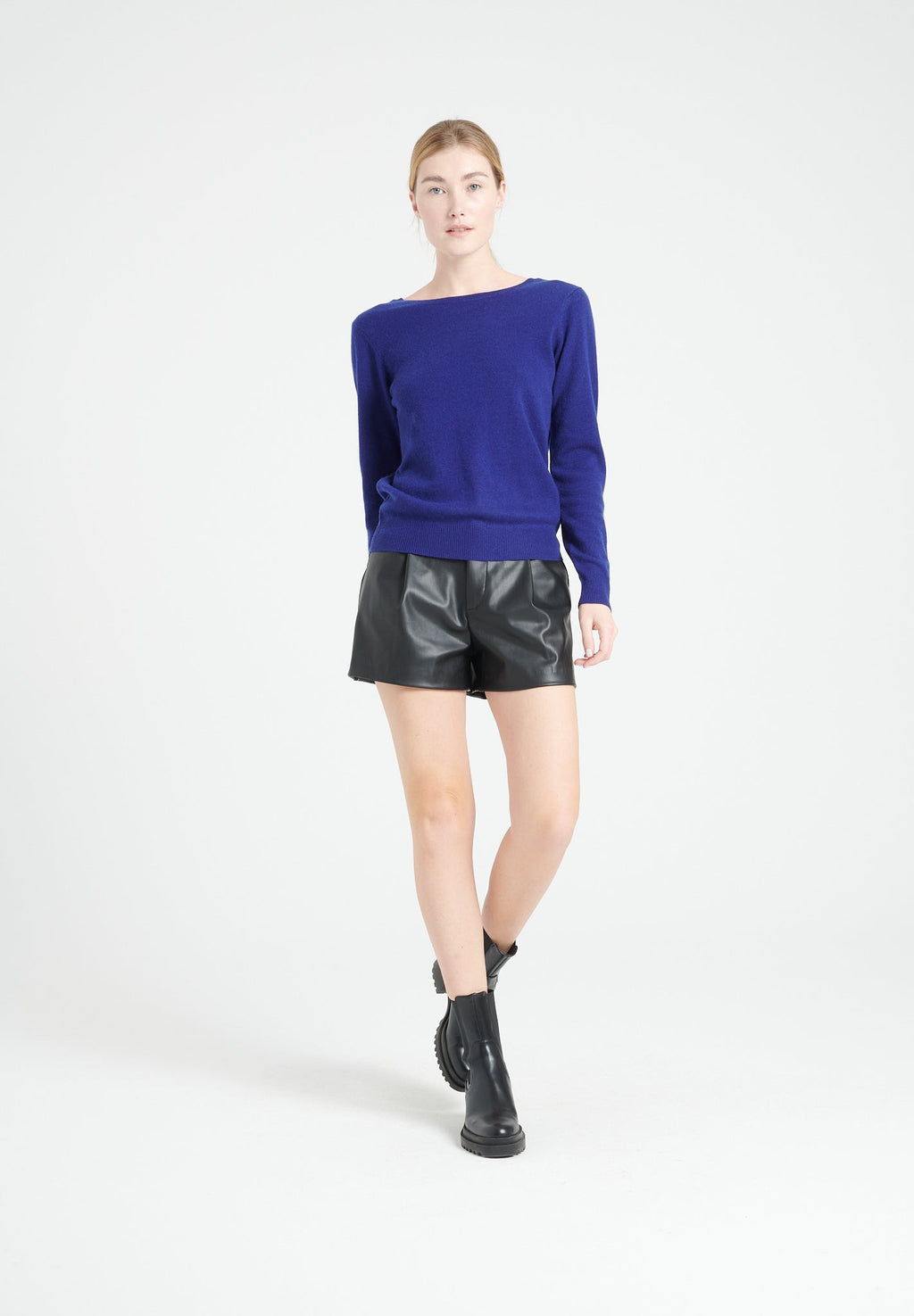 MIA 7 Midnight blue cashmere V-neck sweater