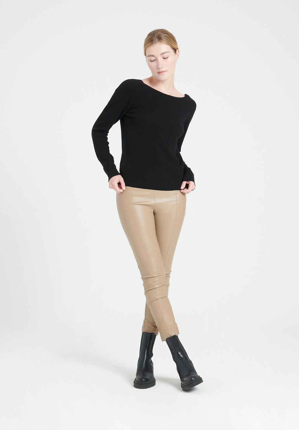 MIA 7 Black cashmere V-neck sweater