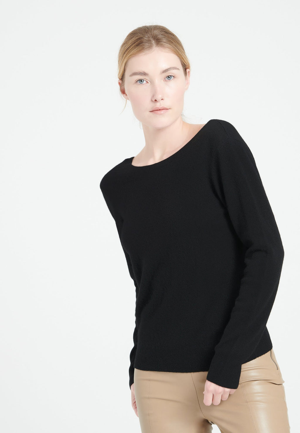 MIA 7 Black cashmere V-neck sweater