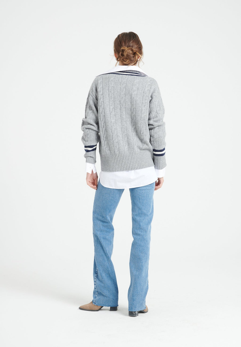 MIA 10 Cashmere V-neck sweater, 6-ply cable knit, light grey