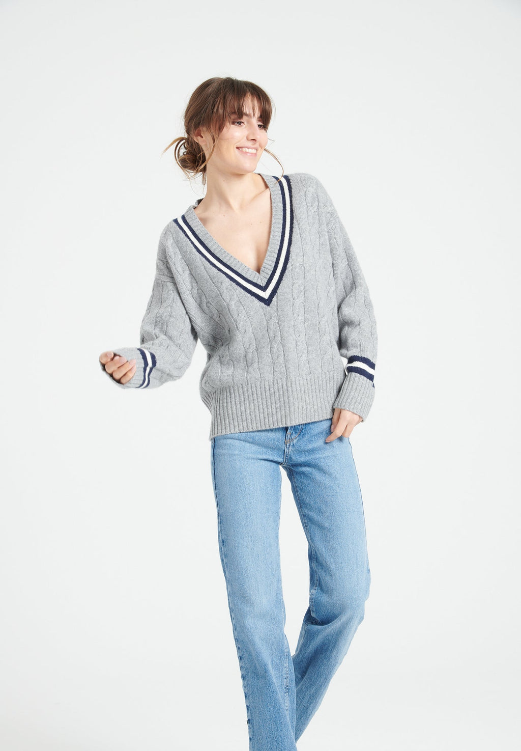 MIA 10 Cashmere V-neck sweater, 6-ply cable knit, light grey