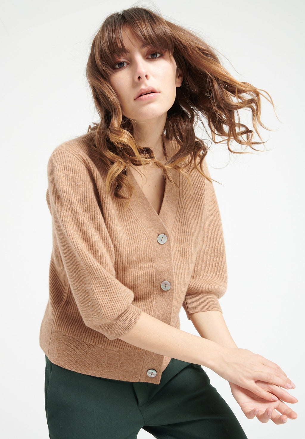 MIA 13 V-neck cashmere cardigan short sleeves ribbed camel