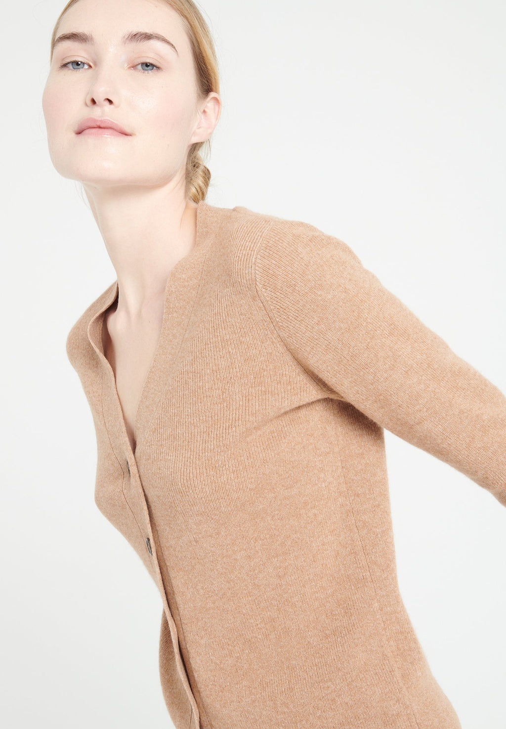 MIA 14 Camel cashmere V-neck cardigan with ribbed stitches