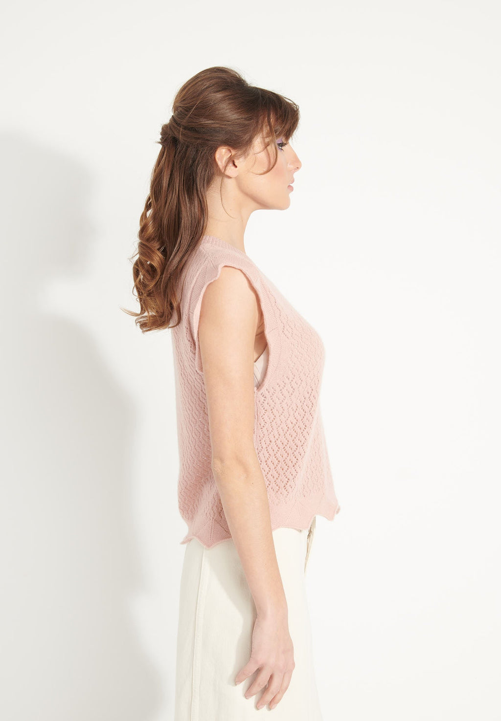 AVA 3 Fancy sleeveless cashmere top in powder pink