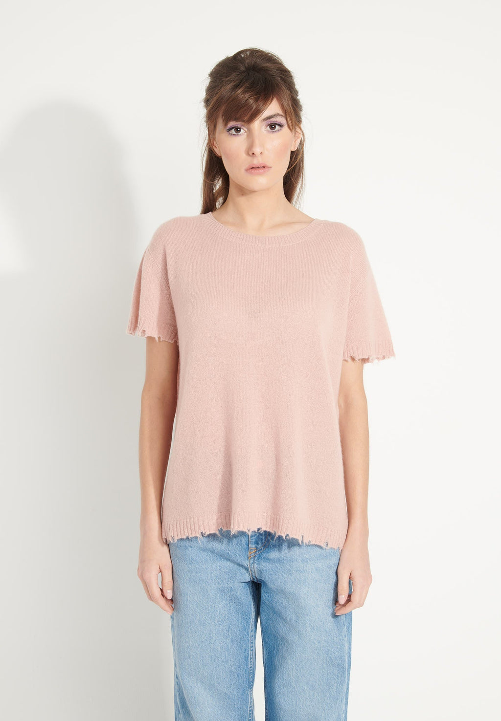 AVA 6 T-shirt in cashmere with round-neck, short sleeves and chiselled powder pink trim