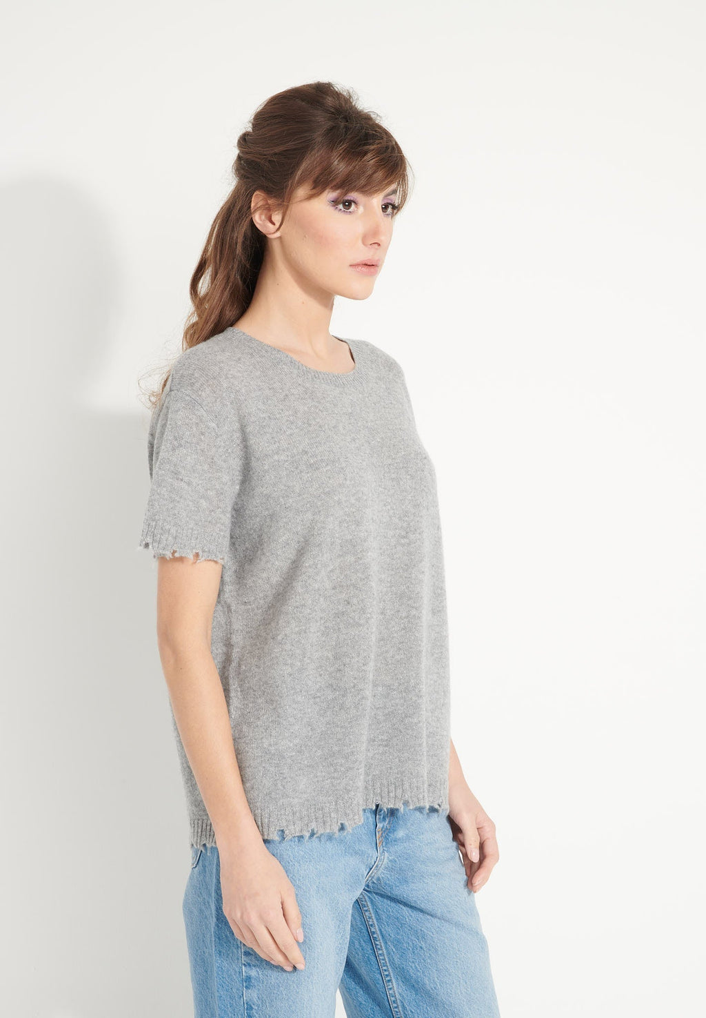 AVA 6 T-shirt in cashmere, round-neck, short sleeves with chiselled finishings, light grey