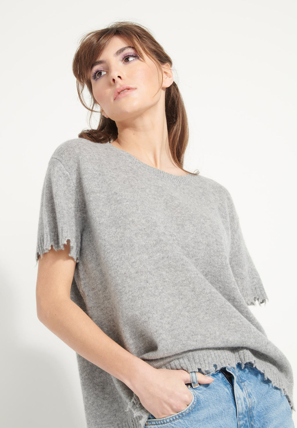 AVA 6 T-shirt in cashmere, round-neck, short sleeves with chiselled finishings, light grey