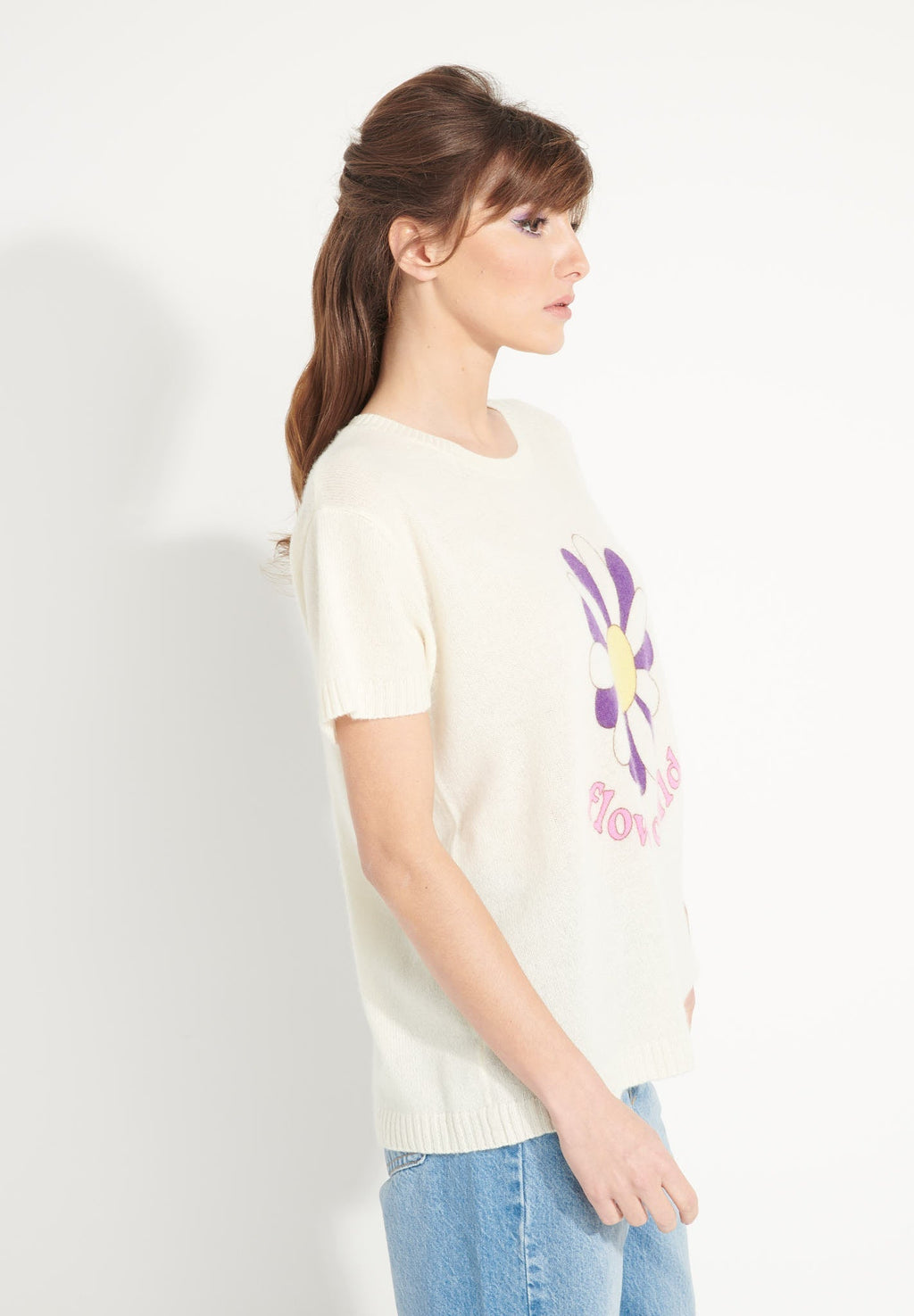 AVA 8 Short-sleeved round-neck cashmere T-shirt with "FLOWER CHILD" print in ecru white