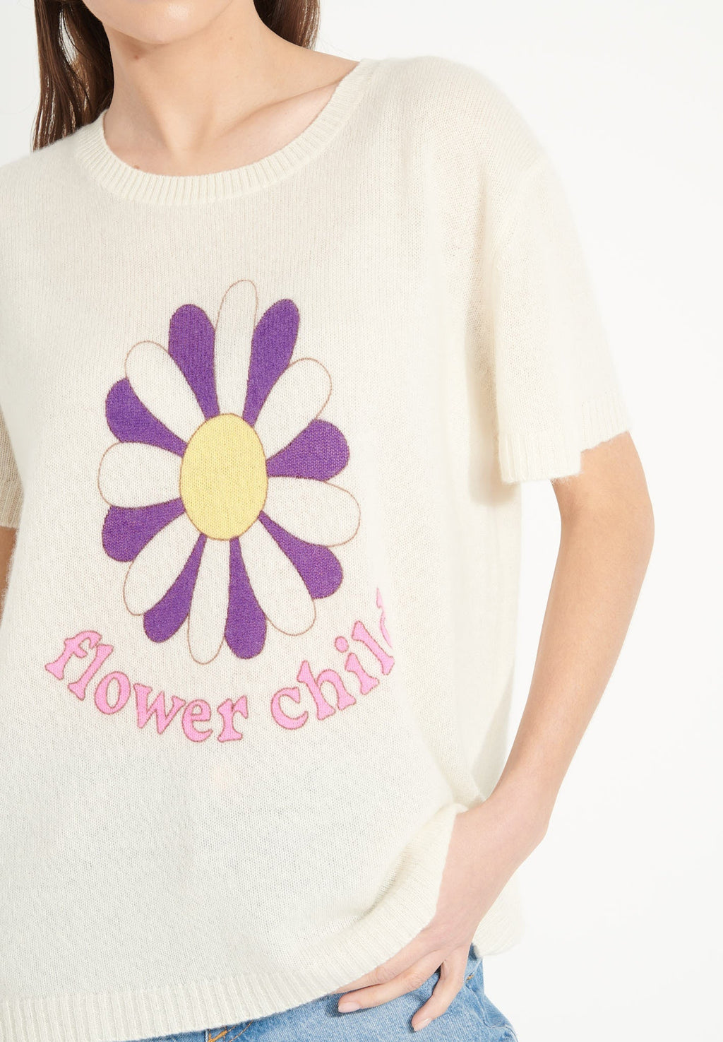 AVA 8 Short-sleeved round-neck cashmere T-shirt with "FLOWER CHILD" print in ecru white