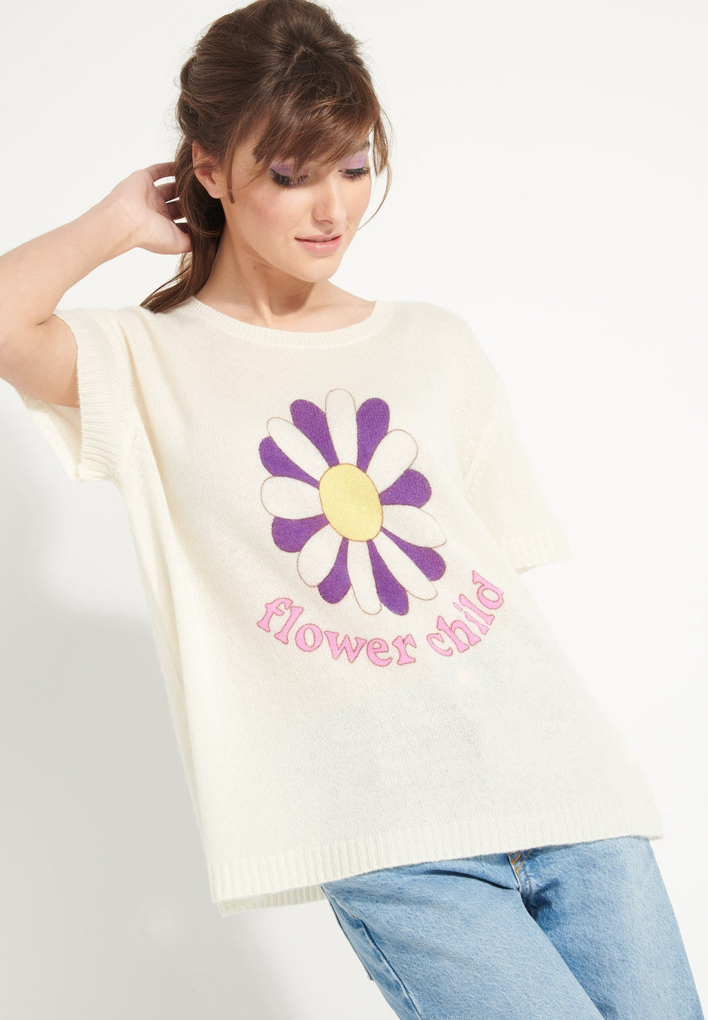 AVA 8 Short-sleeved round-neck cashmere T-shirt with "FLOWER CHILD" print in ecru white