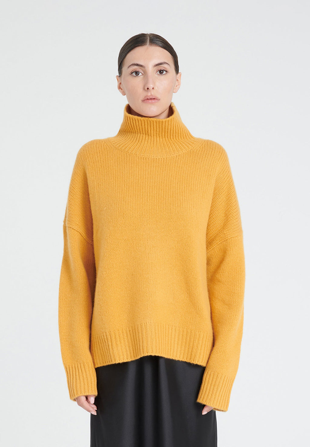 ZAYA 3 10-thread cashmere stand-up collar sweater in mustard yellow