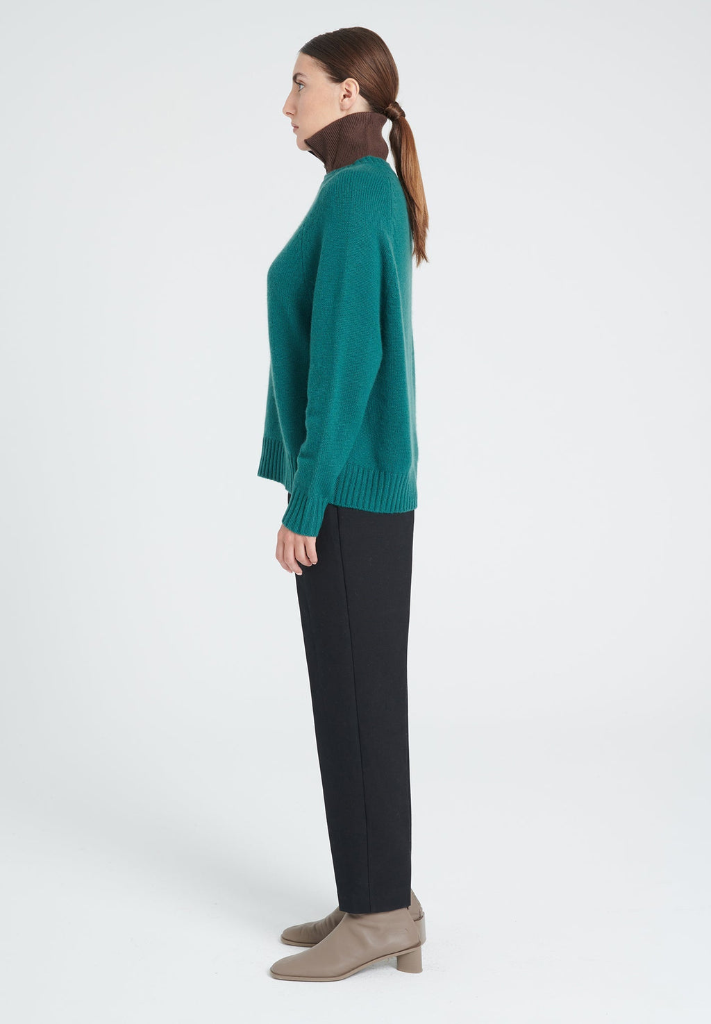 ZAYA 7  6 ply Round-neck cashmere sweater with raglan sleeves in dark green