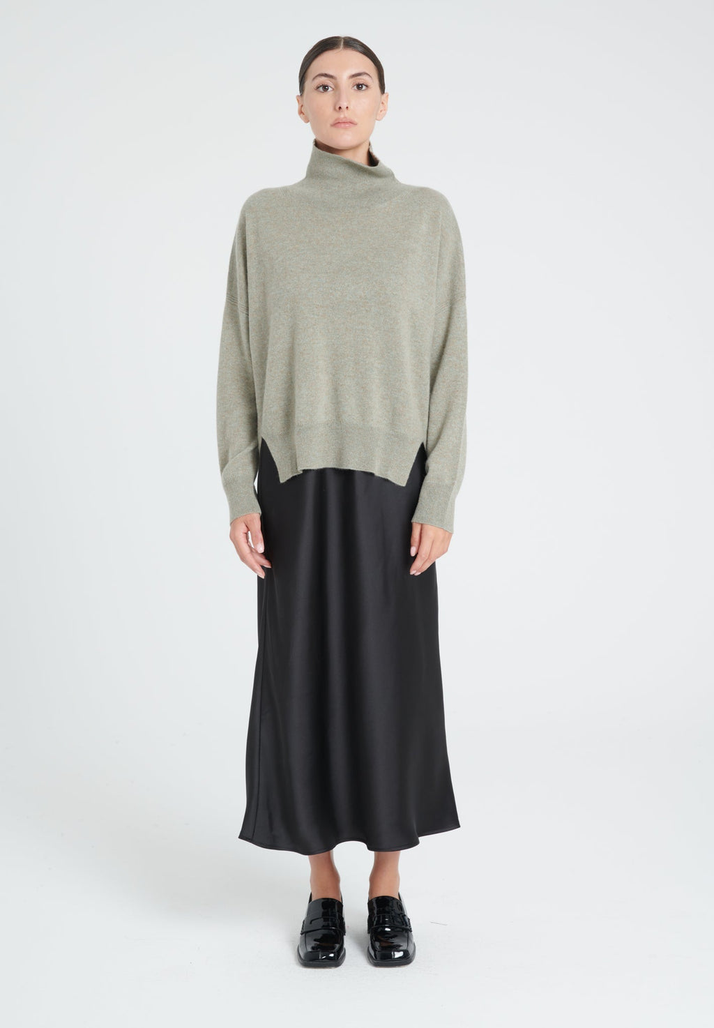 ZAYA 13 Oversized cashmere stand-up collar sweater in khaki