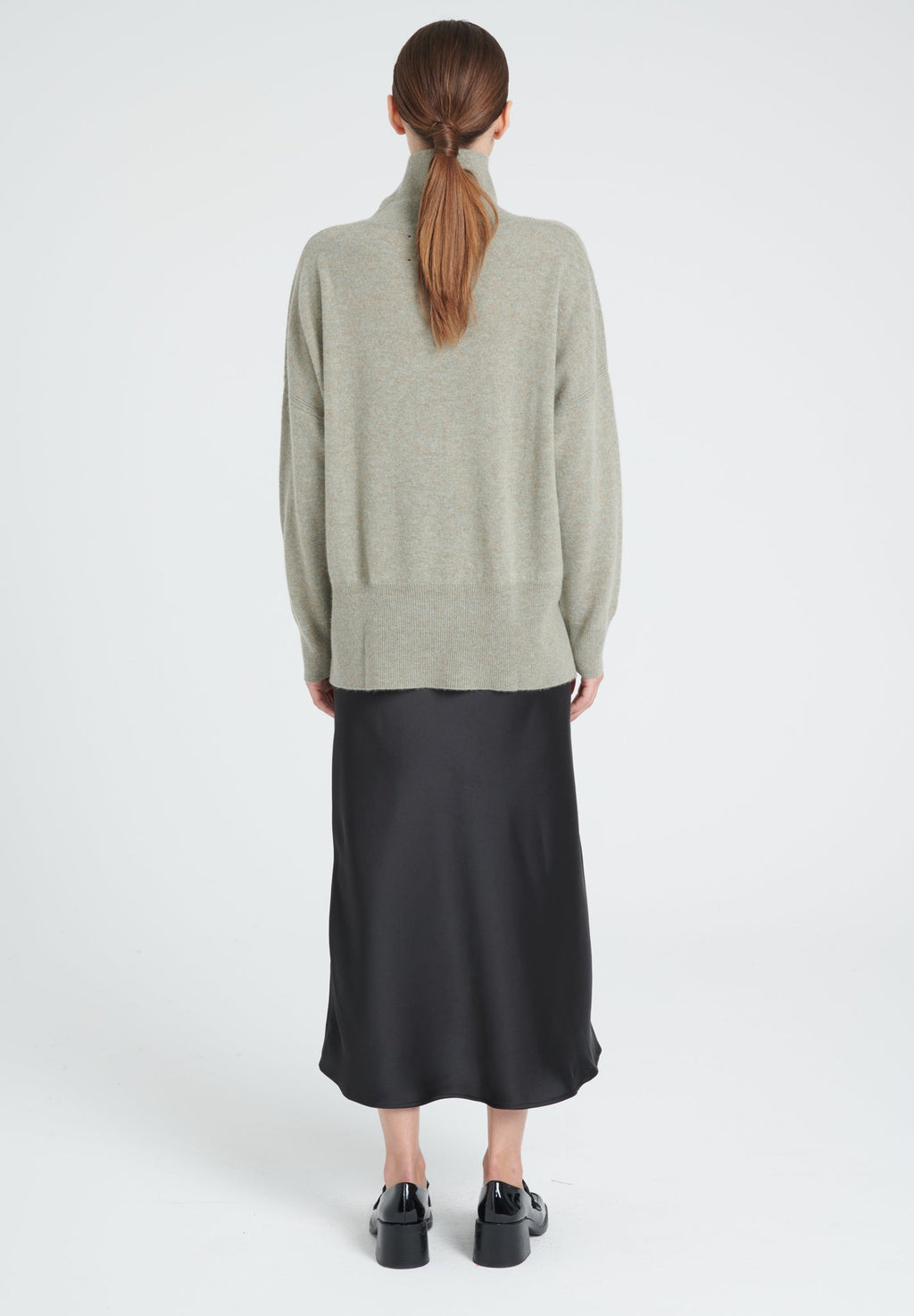 ZAYA 13 Oversized cashmere stand-up collar sweater in khaki