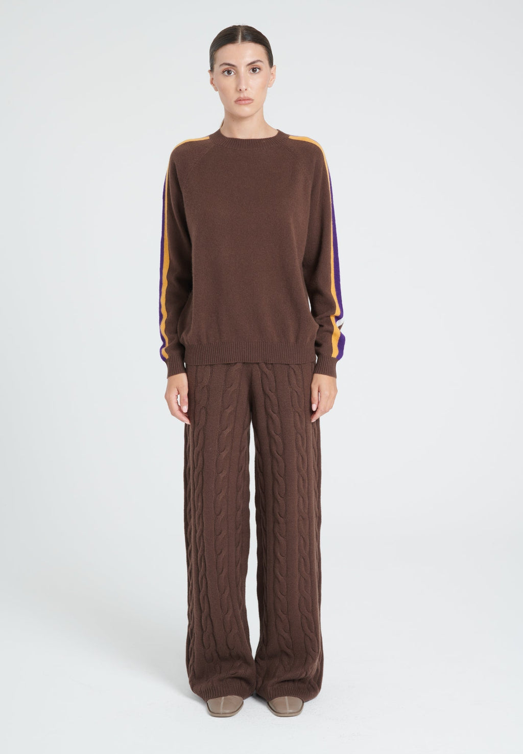 ZAYA 19 Round-neck cashmere sweater with color stripe on sleeves in brown