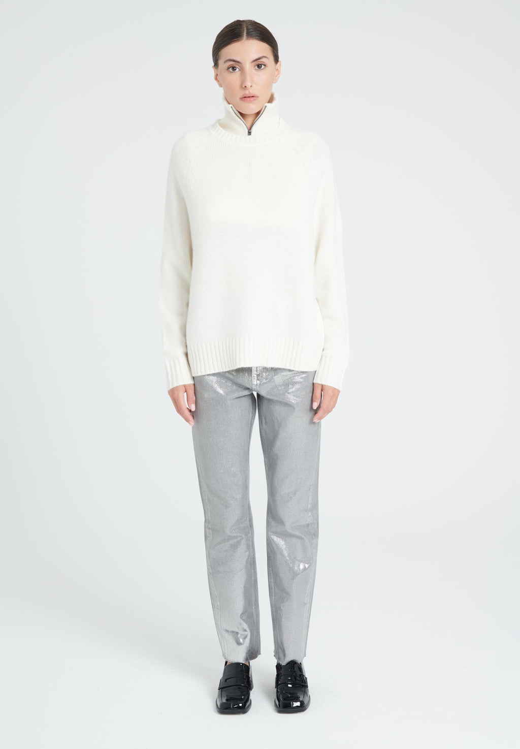 ZAYA 7 6 ply Round-neck cashmere sweater with raglan sleeves in off-white