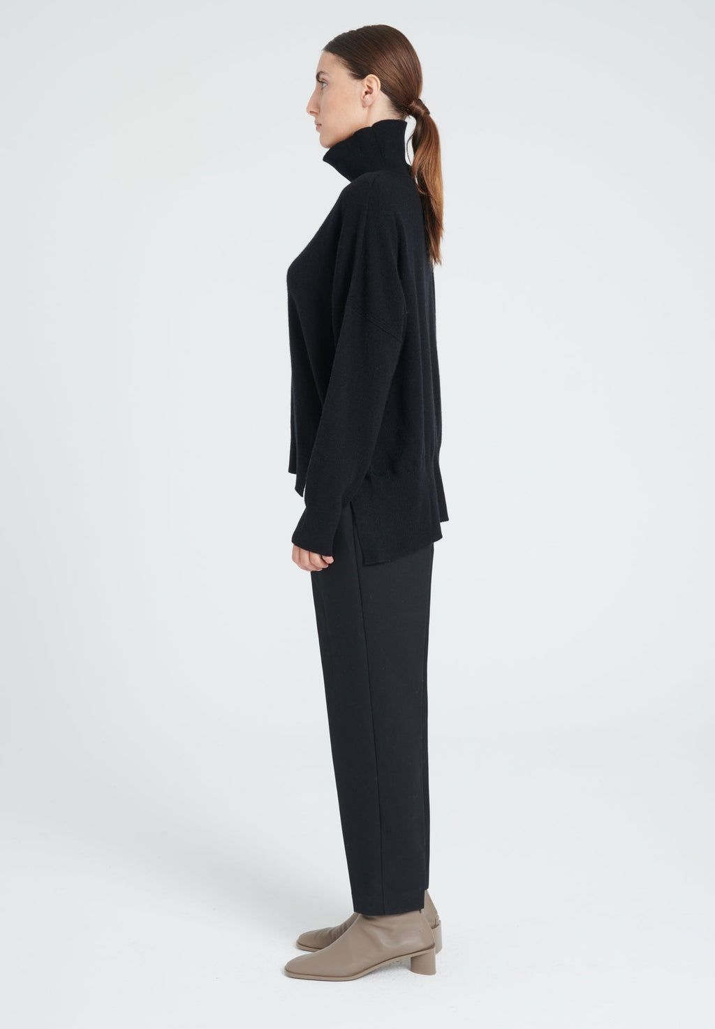 ZAYA 13 Oversized cashmere stand-up collar sweater in black