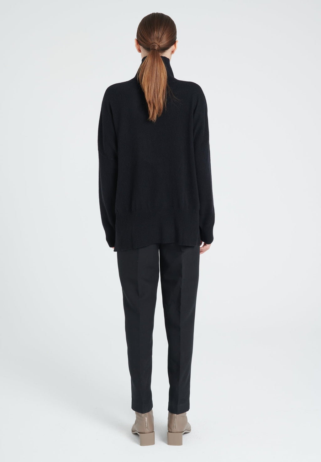 ZAYA 13 Oversized cashmere stand-up collar sweater in black