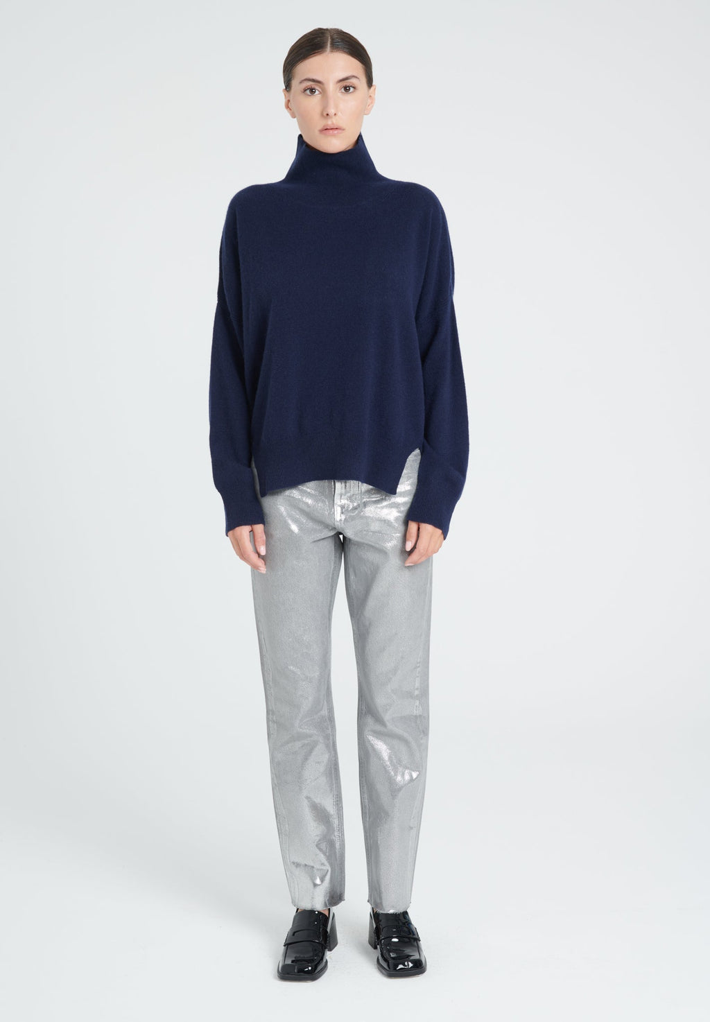 ZAYA 13 Oversized cashmere stand-up collar sweater in navy blue