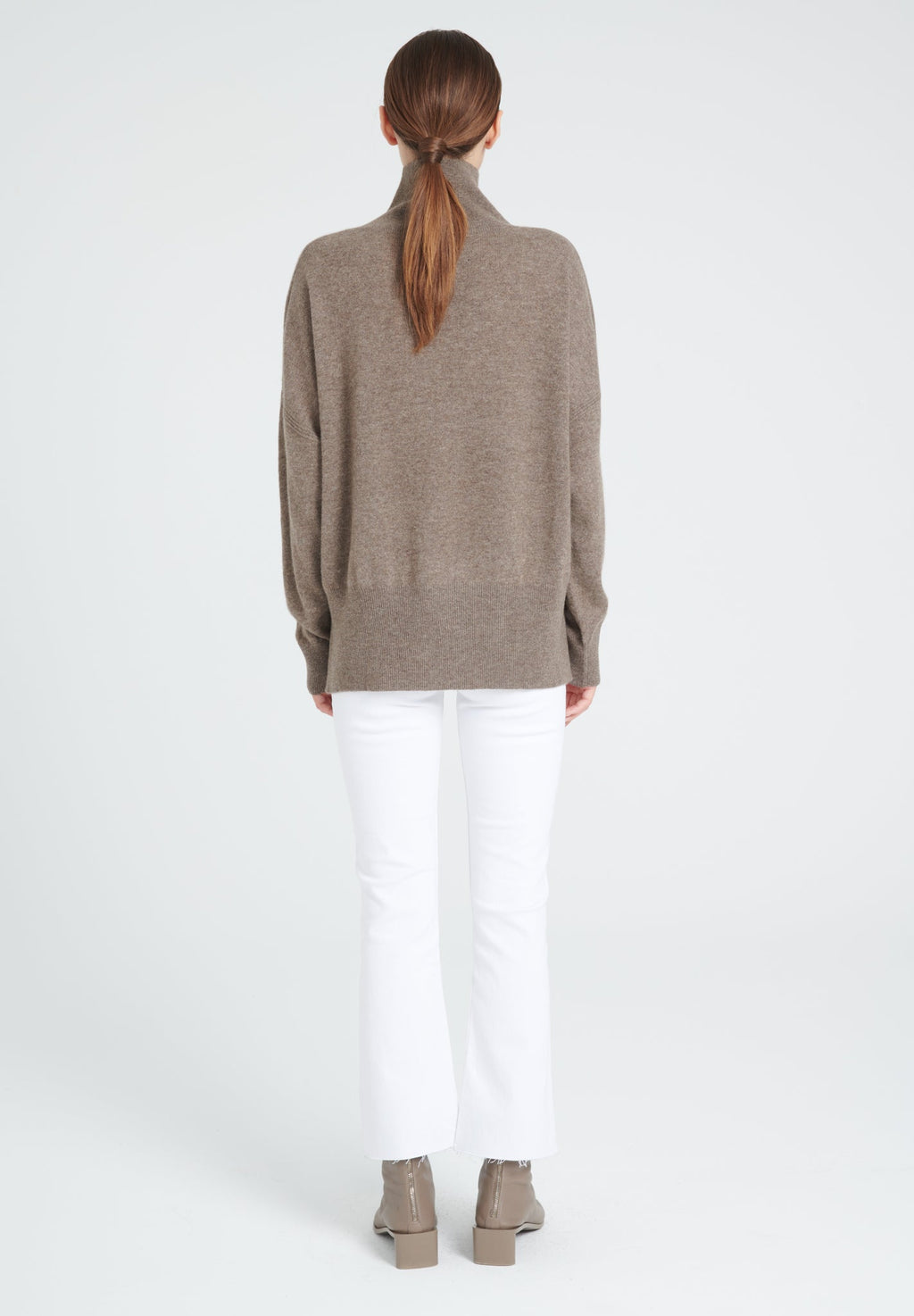 ZAYA 13 Oversized cashmere stand-up collar sweater in taupe