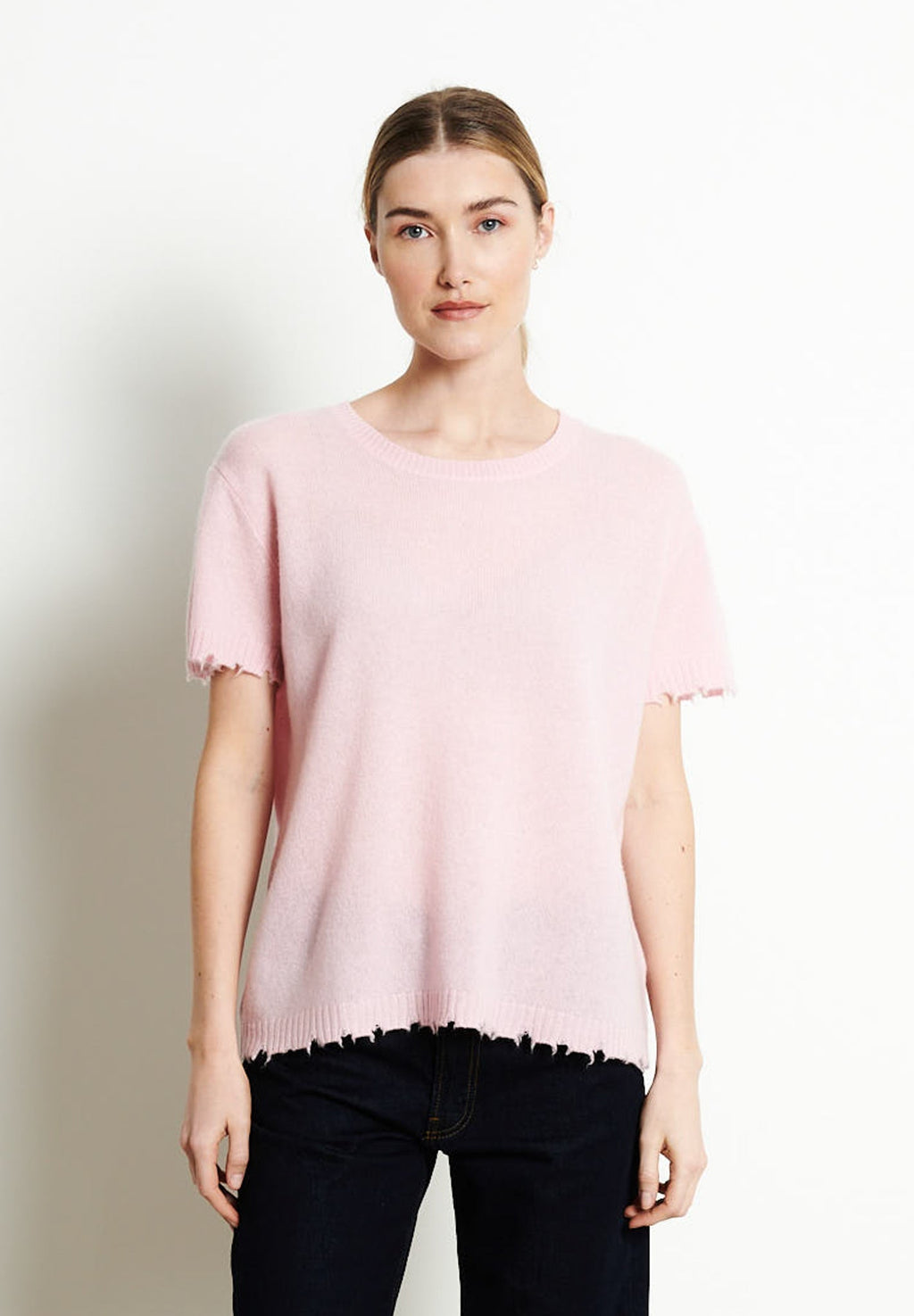 AVA 6 Short-sleeved cashmere scoop-neck T-shirt with chiselled baby pink trim