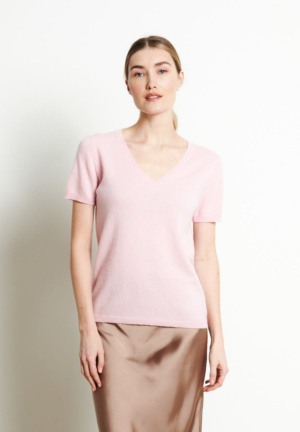 LILLY 14 Short-sleeved cashmere V-neck T-shirt in baby pink