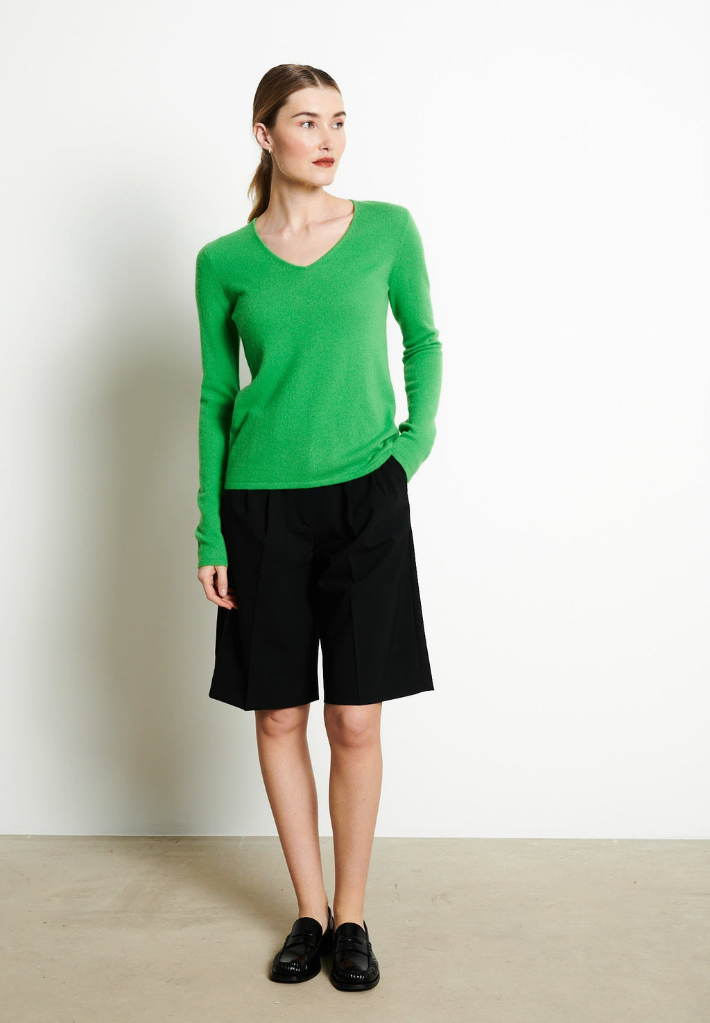 LILLY 2 Apple green cashmere V-neck sweater