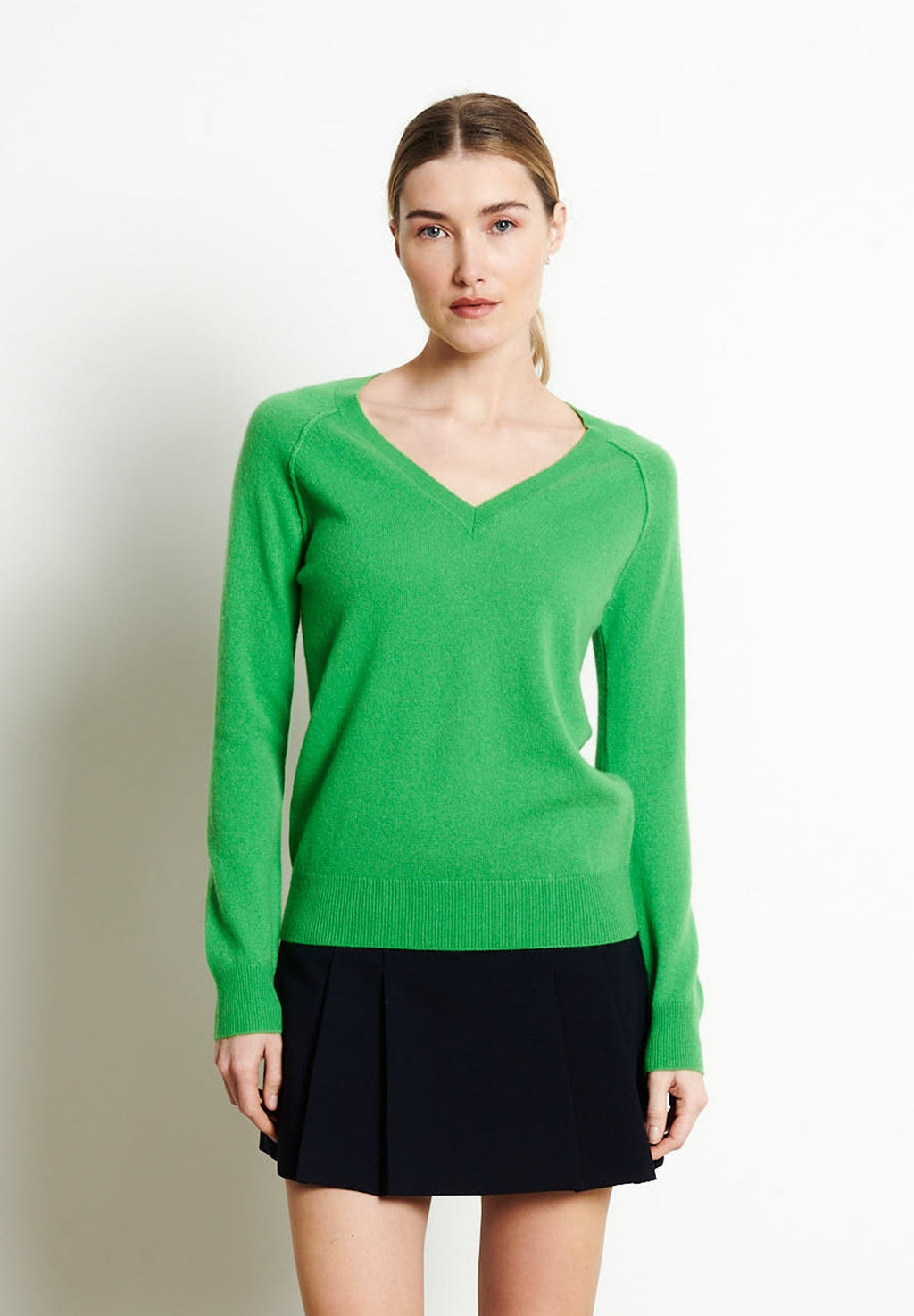 LILLY 6 Apple green cashmere V-neck sweater