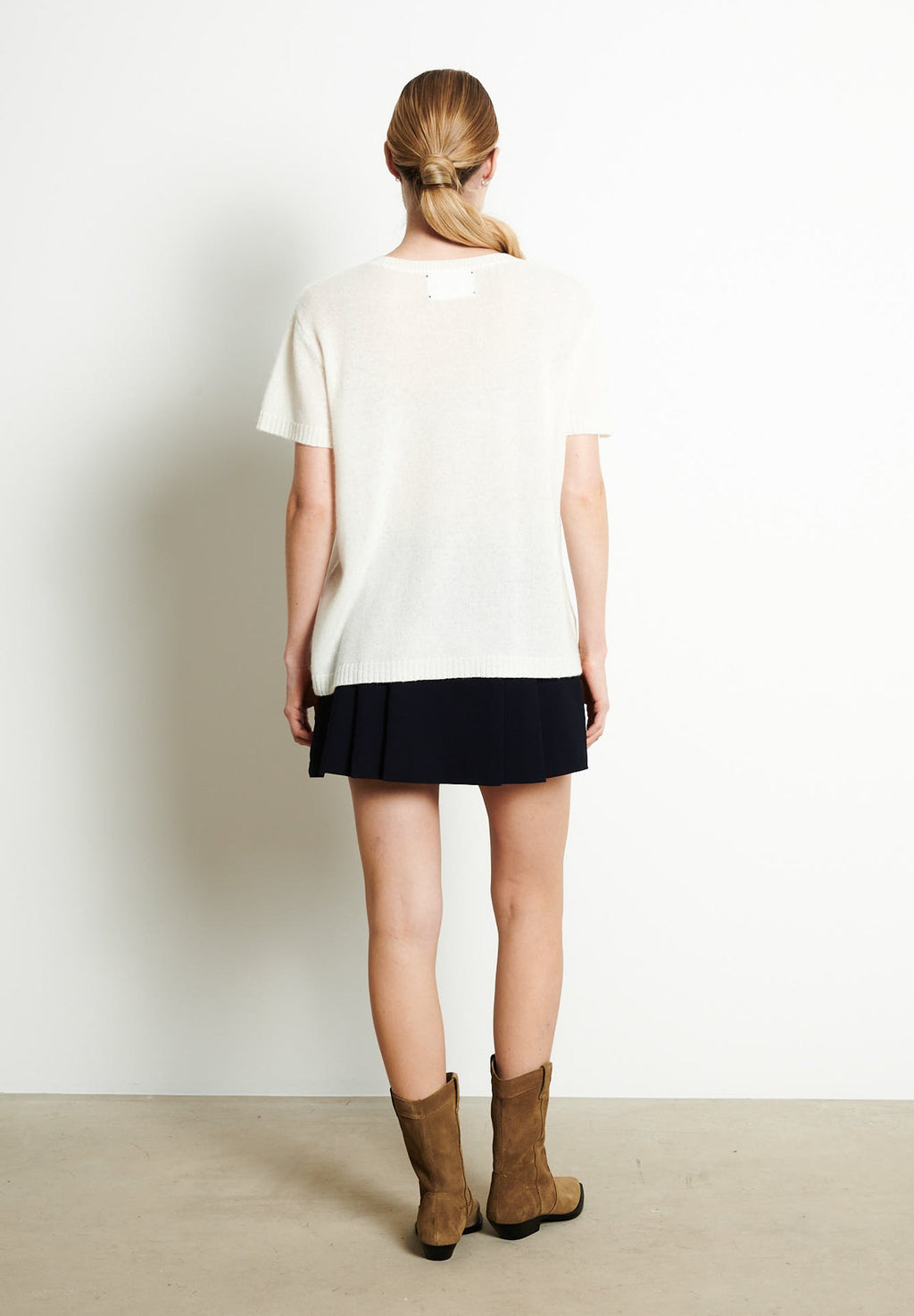 RIA 11 KARMA round-neck T-shirt in off-white cashmere