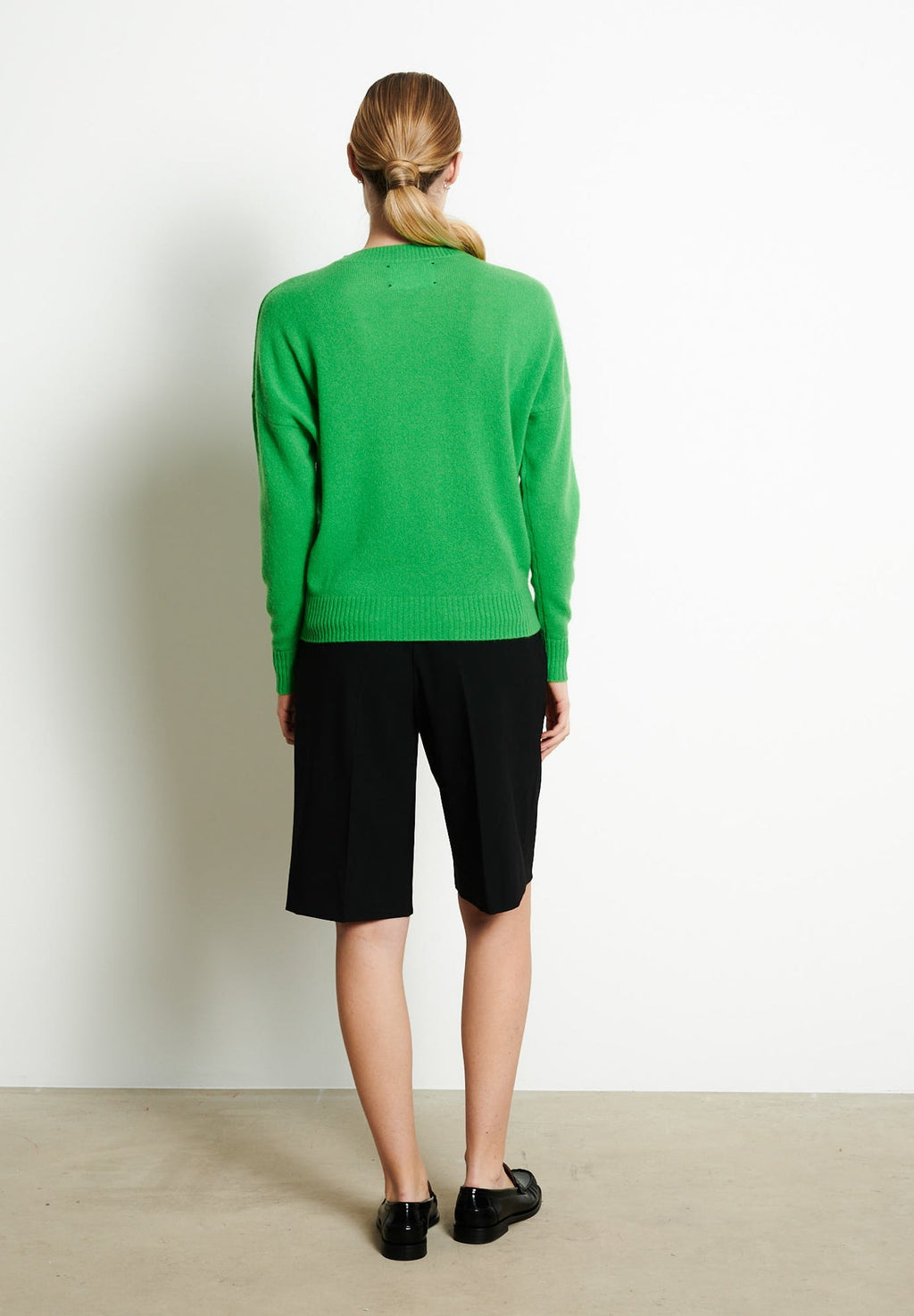 RIA 2 Oversized round neck cashmere sweater in apple green