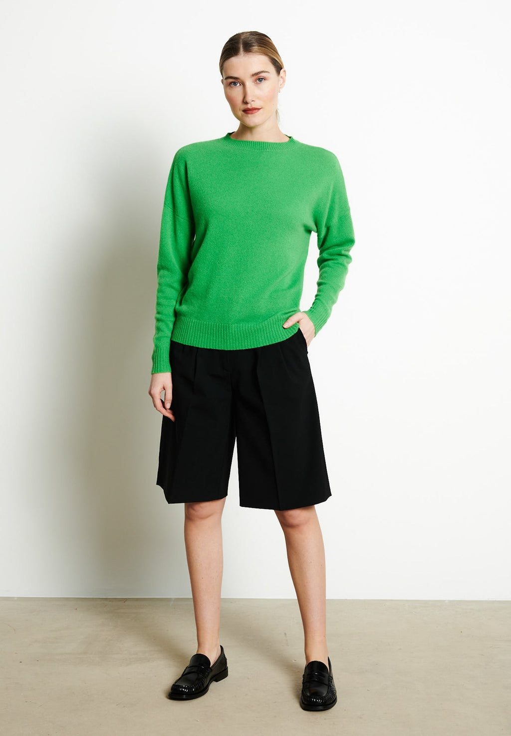 RIA 2 Oversized round neck cashmere sweater in apple green