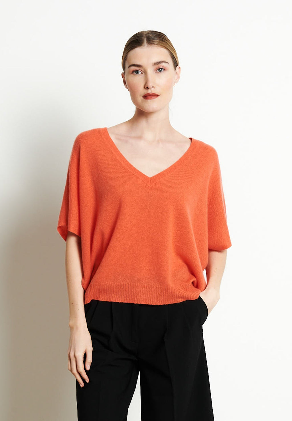 RIA 25 V-neck cashmere sweater with batwing sleeves in Tangerine