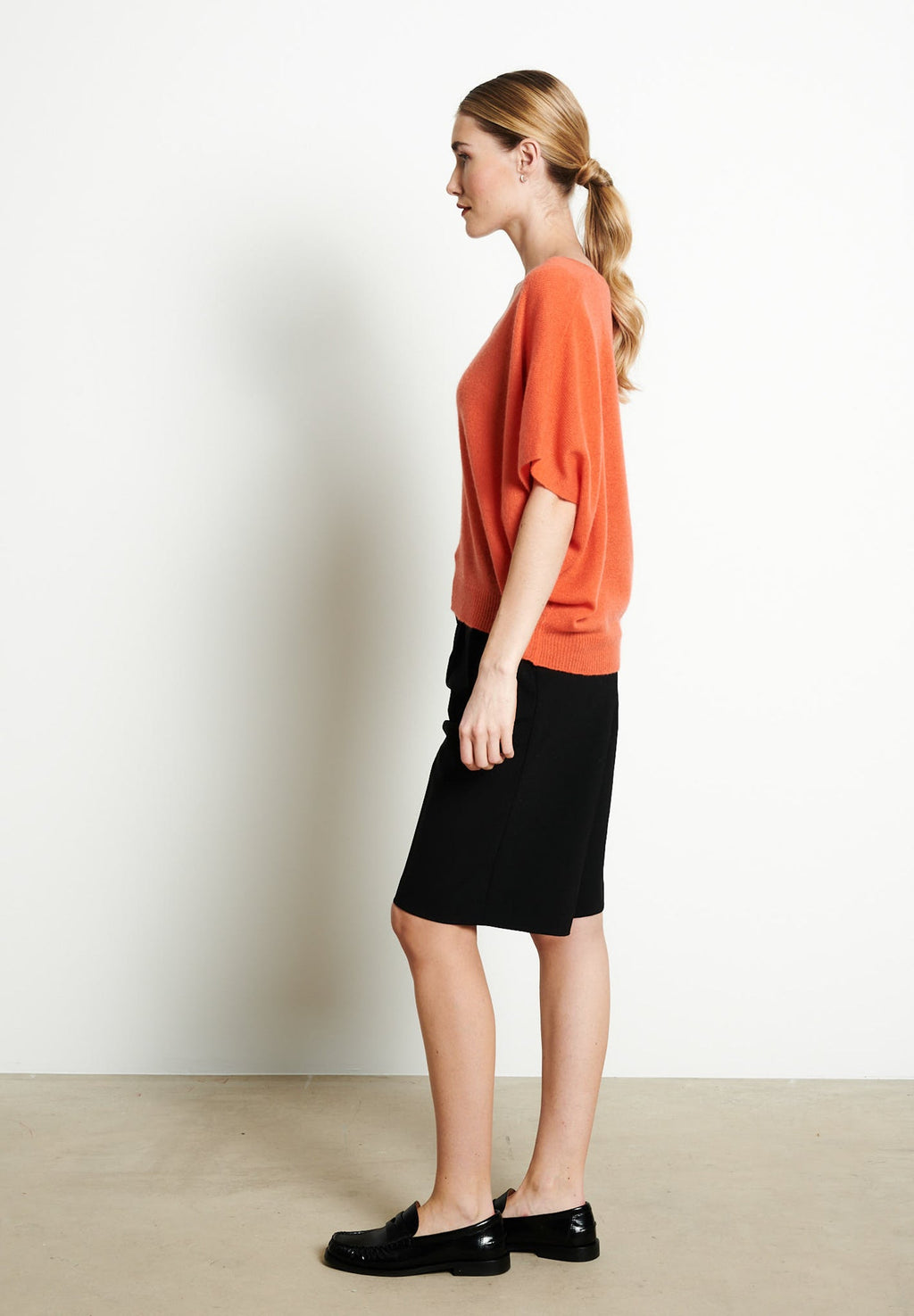 RIA 25 V-neck cashmere sweater with batwing sleeves in Tangerine